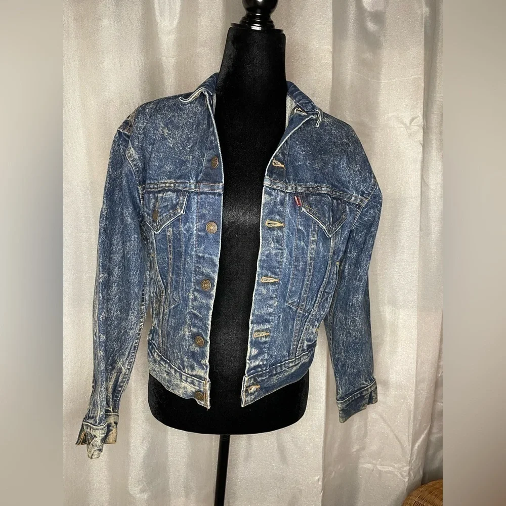 Vintage Women’s 80's Levi's Acid Wash Denim Trucker Jacket,  4 Pockets- Size L   - Picture 3 of 9